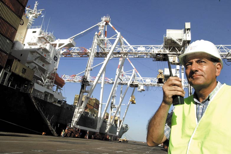 Denuncian violación de convenios laborales en puertos y barcos