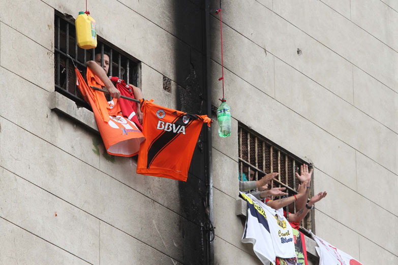 Protestas en el penal de Devoto contra el endurecimiento de las penas