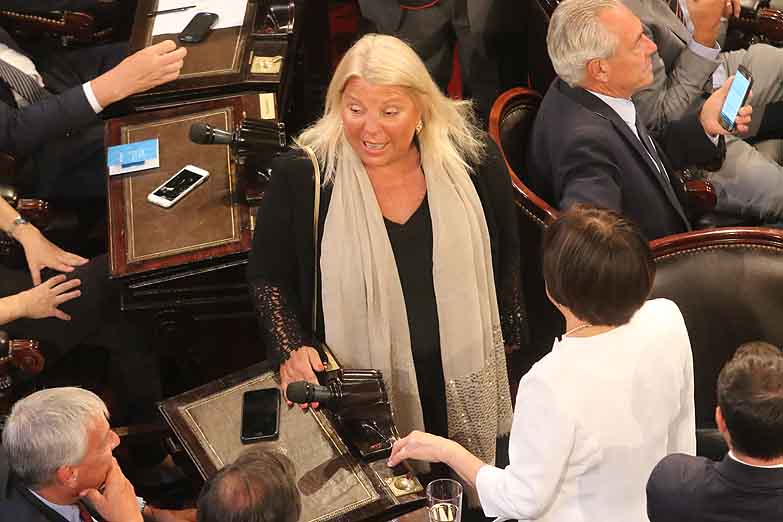 Carrió prendió el ventilador y cargó contra Ritondo, Sanz y Lousteau