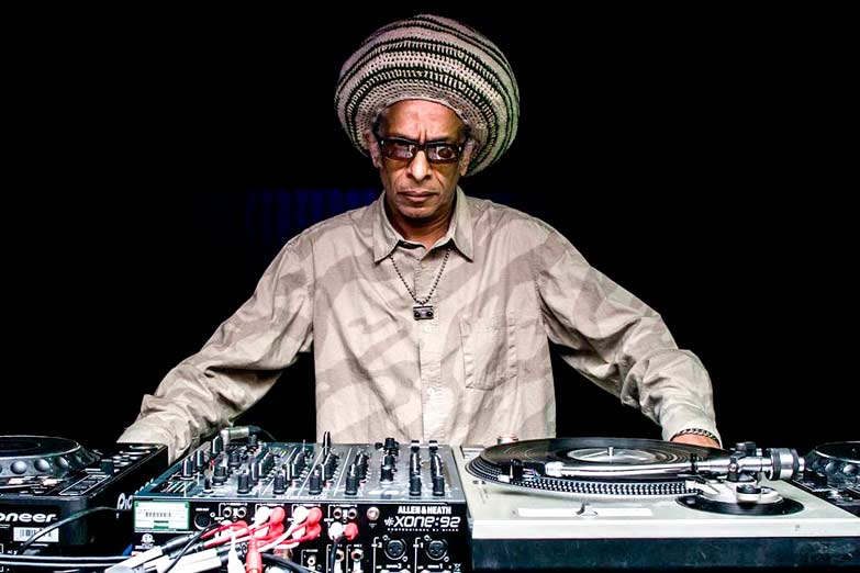 «El mayor legado del punk fue el ‘hazlo tú mismo'»