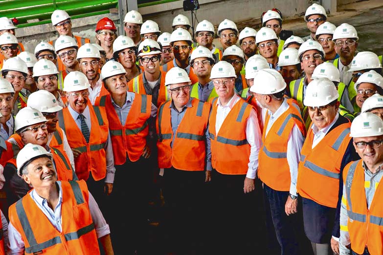 Macri genera trabajo… en el exterior