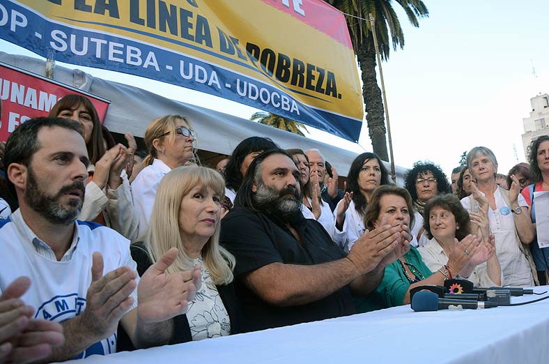 La Plata: docentes instalan otra escuela itinerante