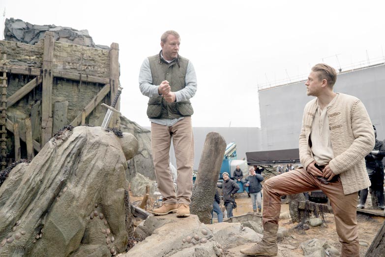 El audaz regreso del rey Arturo a la pantalla grande