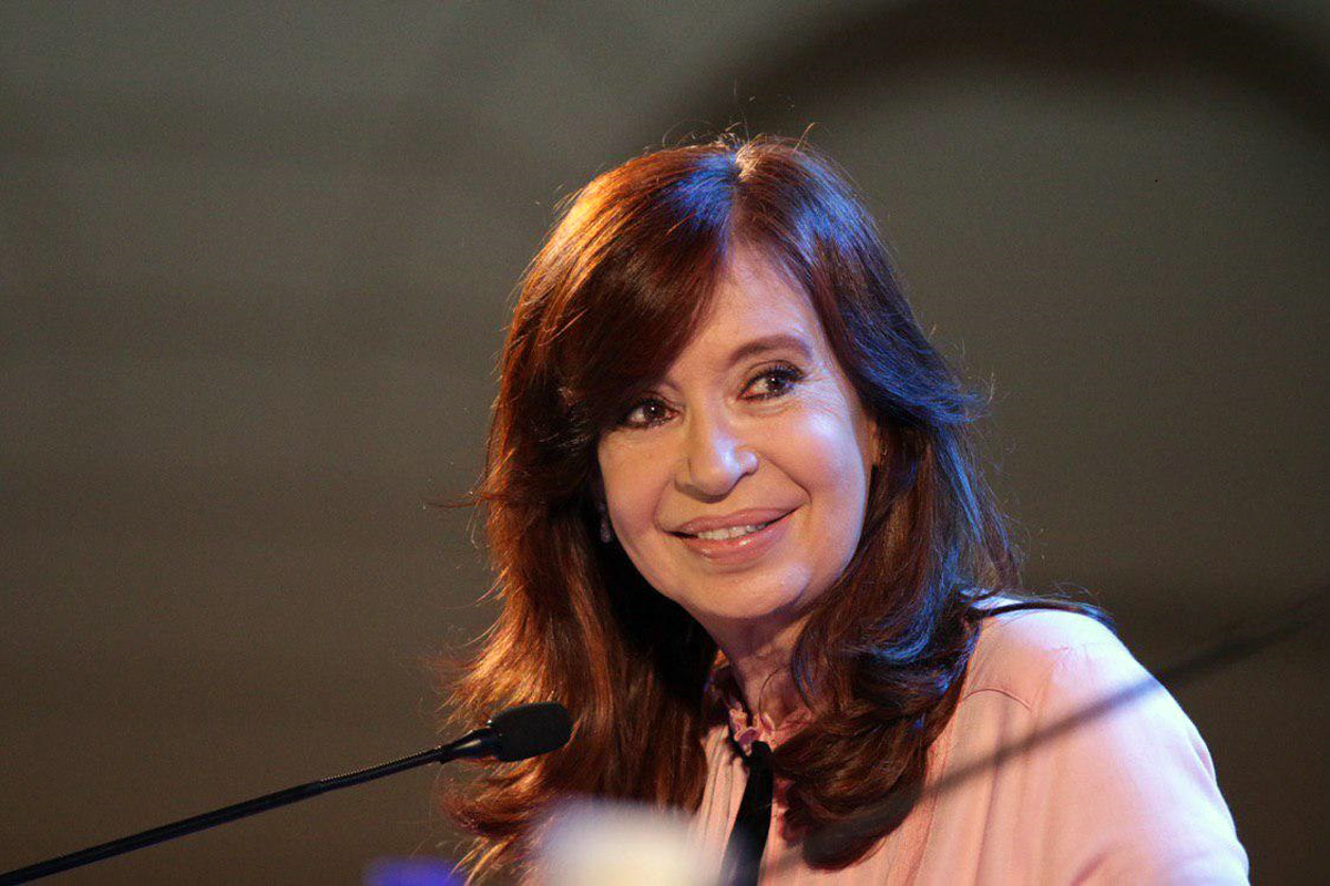 CFK: «Quiero ayudar a terminar con esta catástrofe social y económica»