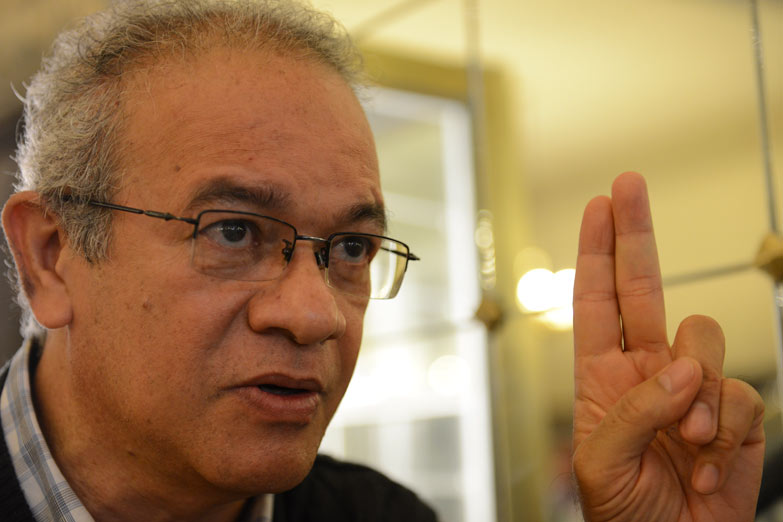 «Es casi la única salida que tiene un gobierno agobiado y atosigado»