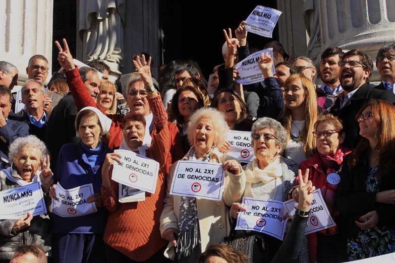 La Plaza de Mayo se prepara para una jornada histórica