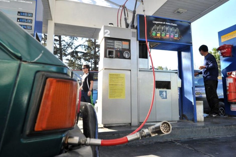 Otro tarifazo: el gobierno planea subir el GNC al precio de la nafta