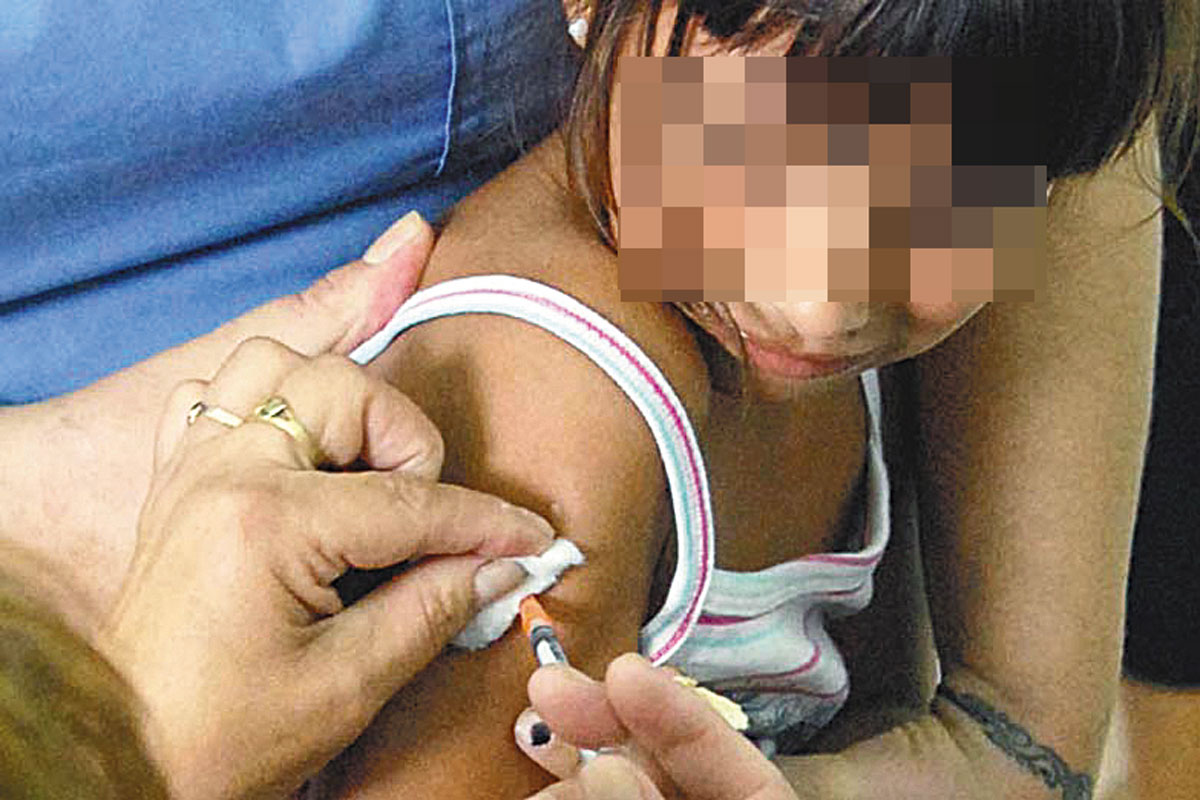 Salud insta a vacunarse, pero envía dosis «por goteo» a las provincias