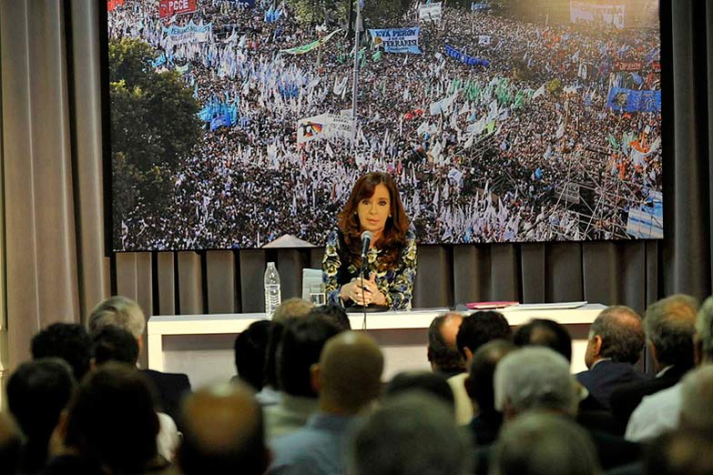 Con 27 actividades en un mes, CFK sale a construir la unidad del FpV-PJ