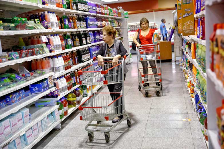 Consumo bajo cero: catorce meses de caída y pronóstico de empeoramiento