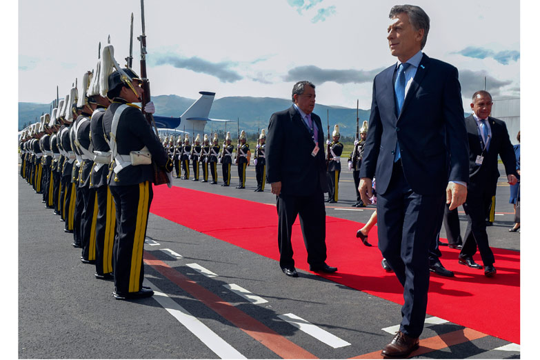 Macri se descompensó por la altura de Quito