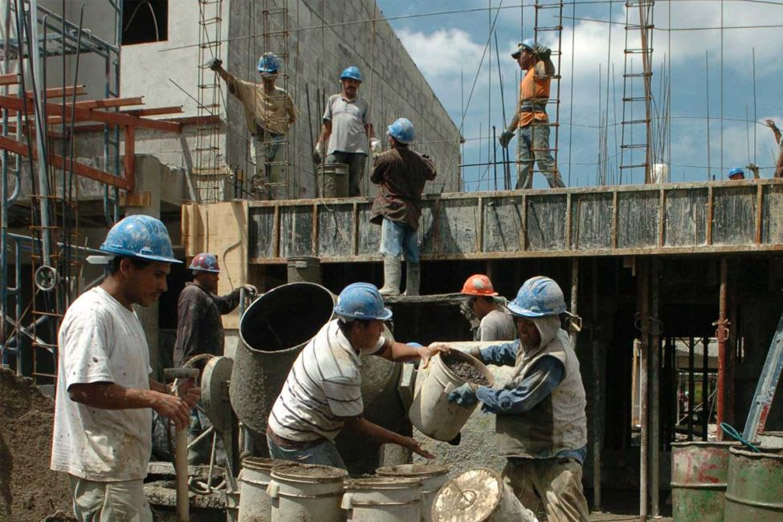 Creció el empleo en construcción, pero no logra reparar los 60 mil perdidos