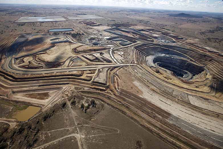 Las mineras hacen lobby en las escuelas para cambiar su mala imagen