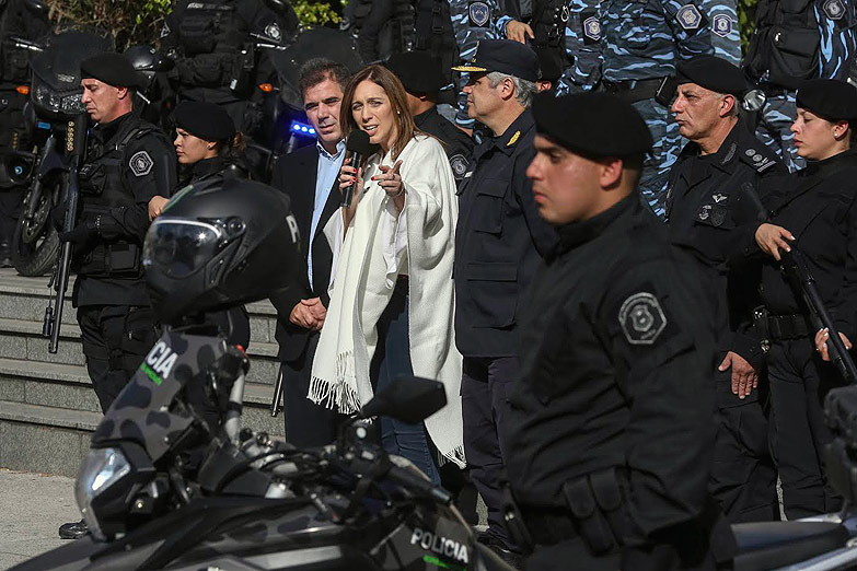 Vidal saca la Infantería y la Caballería a las calles del Conurbano