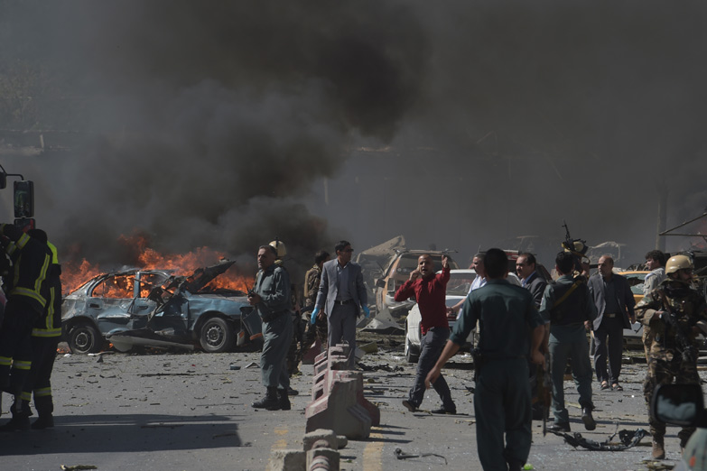 Un atentado en Afganistán dejó 90 muertos y más de 450 heridos