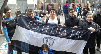 Un scrum frente a la Legislatura en reclamo de un espacio para competir