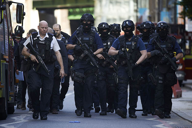 La policía británica se lanza a la búsqueda de cómplices de los atacantes