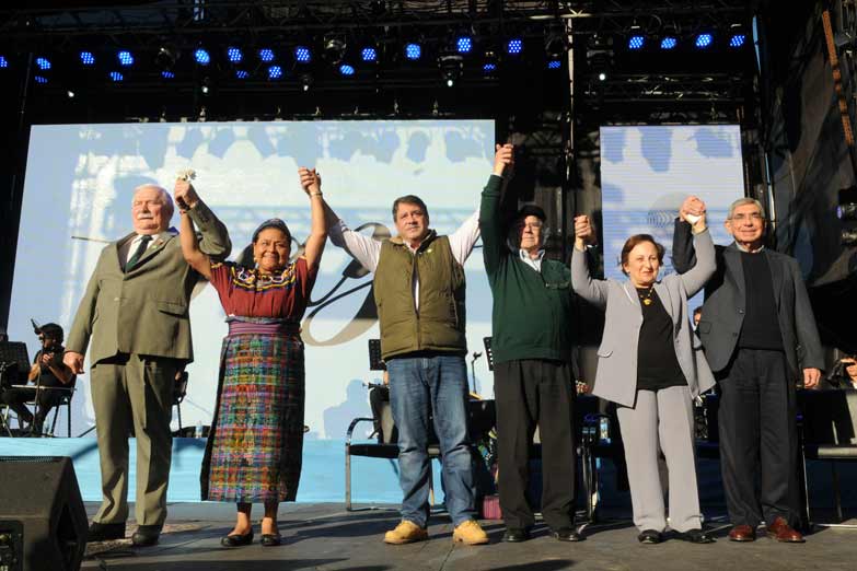 La violencia y la exclusión en boca de cinco Nobel de la Paz