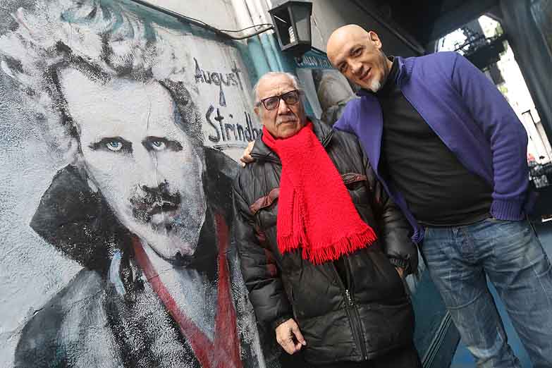 Corrientes azul: un teatro de la resistencia tras los años de exilio