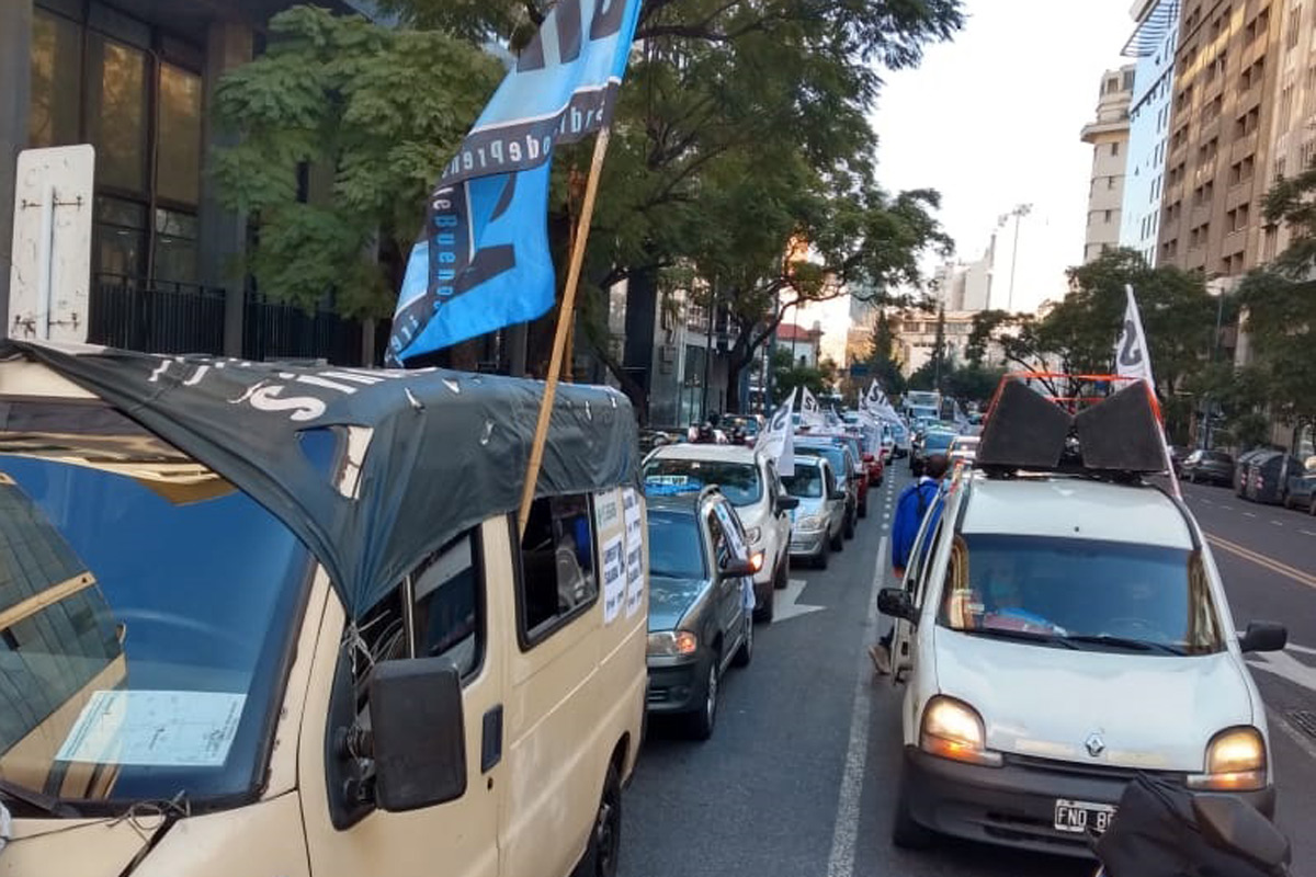 Trabajadores de prensa de todo el país realizaron caravanas pidiendo aumento salarial