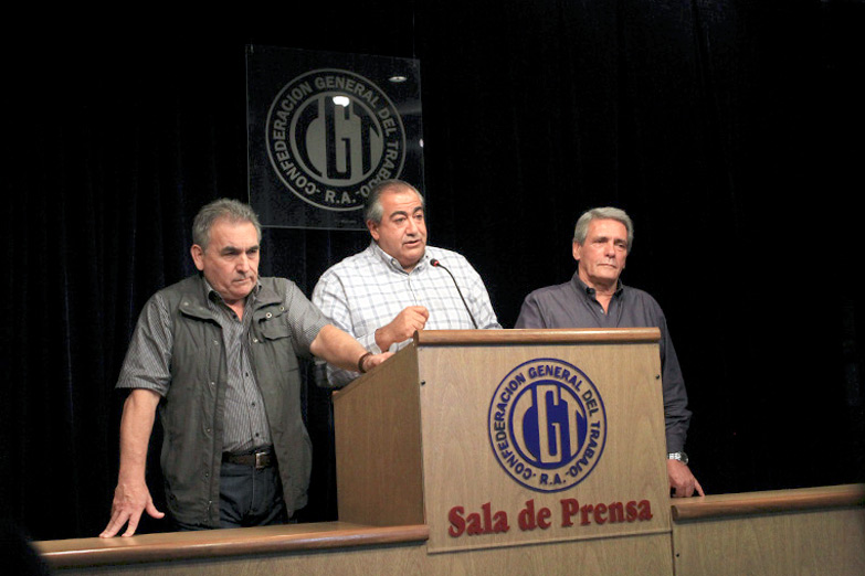 Cargan al gobierno el costo político de un salario mínimo bajo la línea de pobreza