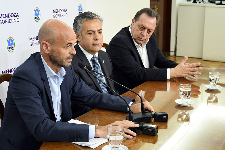 Cóctel mortal: exceso de velocidad, sin habilitación y documentación alterada