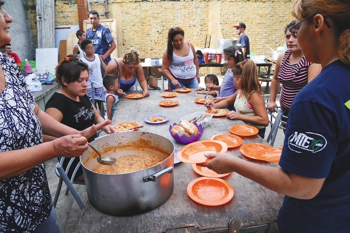 Reclaman citar al Congreso a Pettovello por el corte de alimentos a comedores comunitarios