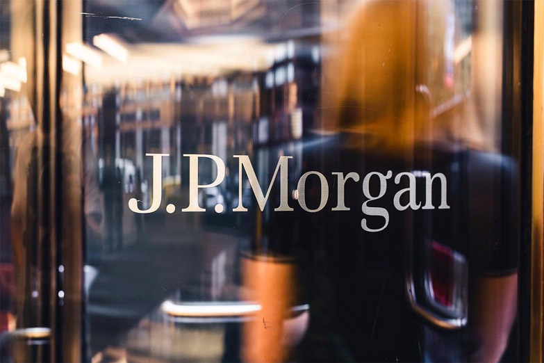 El JP  Morgan afila los colmillos: «En la Argentina hay margen para seguir tomando deuda»