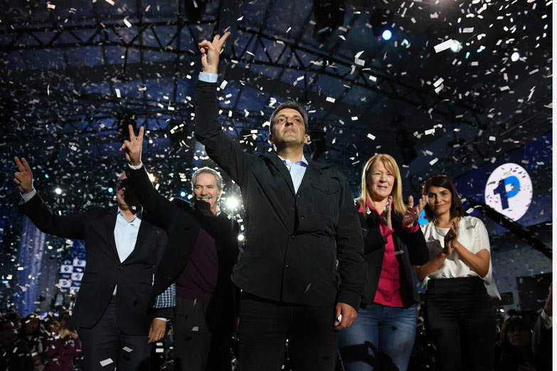 Massa lanzó su campaña con fuertes criticas al kirchnerismo y al gobierno