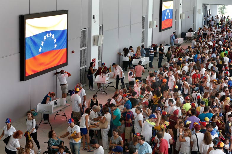 Más de 7 millones de personas votaron en el plebiscito de la oposición