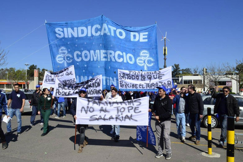 Tras más de 15 años, el sindicato de Comercio marchó por despidos
