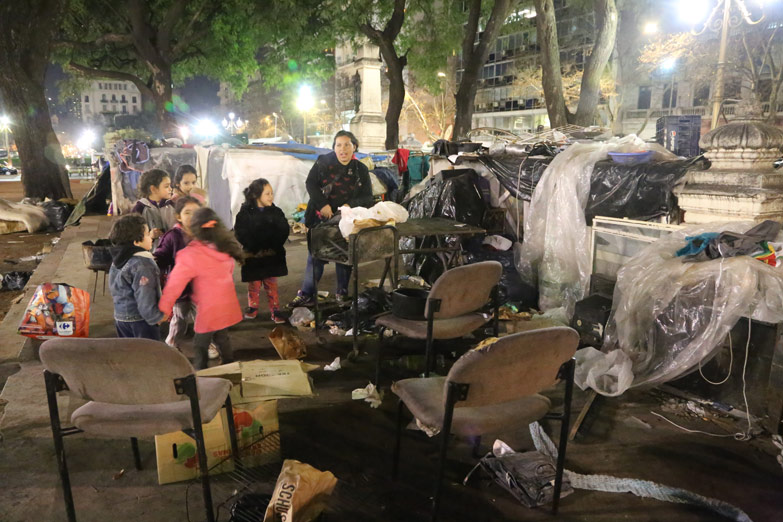 Personas en situación de calle: un censo casi sextuplica las cifras oficiales