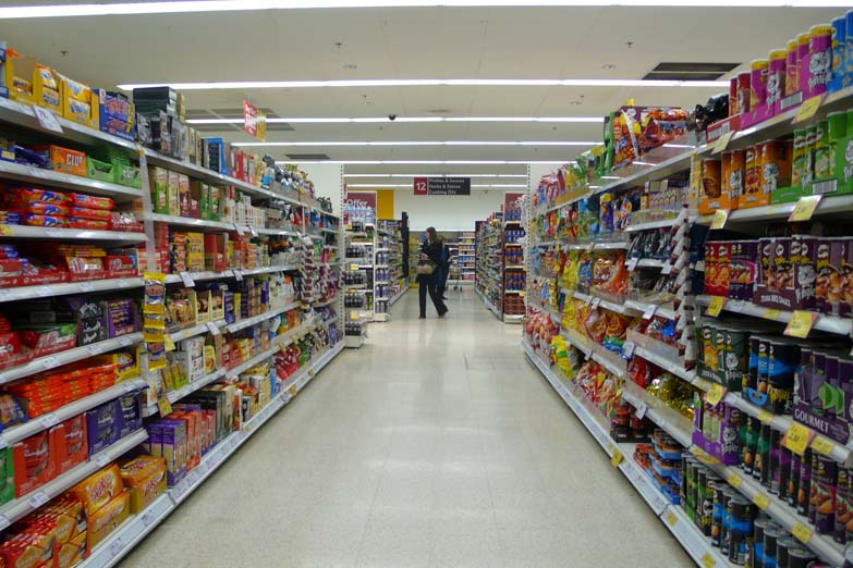 Los supermercados, contra las cuerdas y a los manotazos