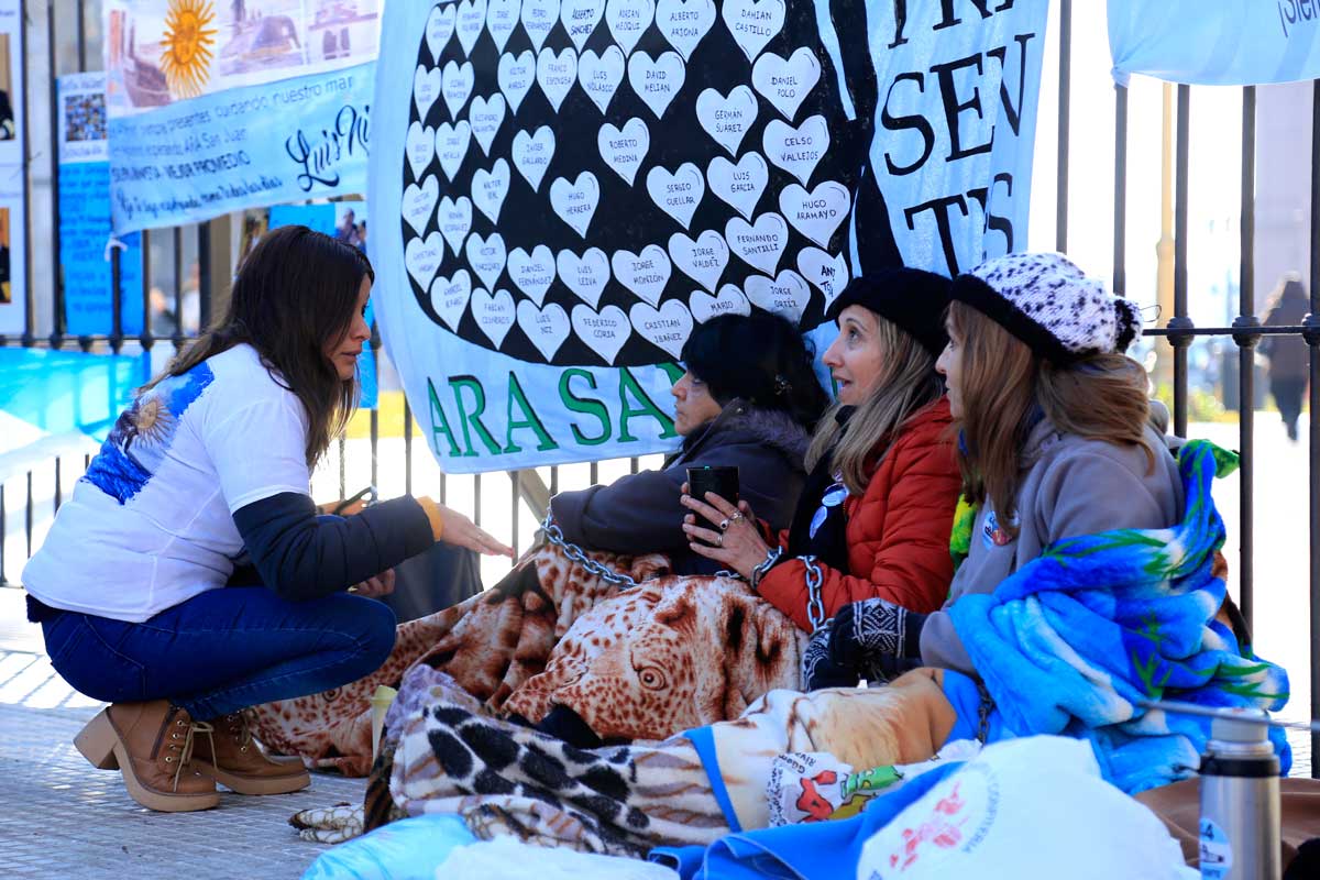 Los familiares de ARA San Juan denuncian que quieren desalojarlos