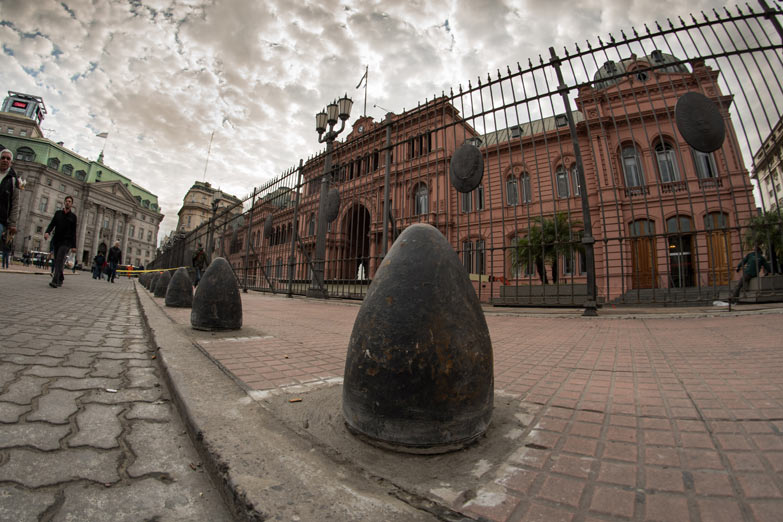 Los bolardos llegaron a la Casa Rosada