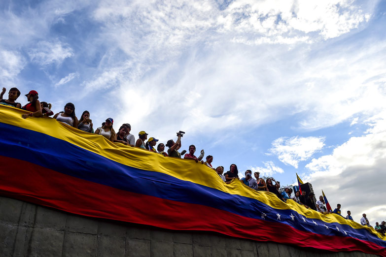 Tensión en Venezuela: votan la Constituyente, mientras la oposición llama a resistir en la calle