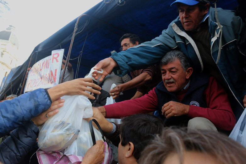Bananazo en Plaza de Mayo contra las importaciones