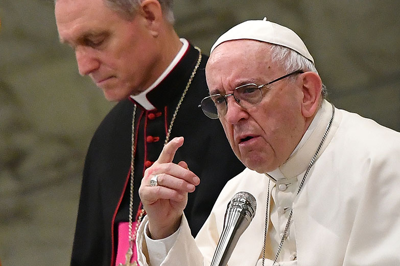 El Papa defendió al exarzobispo de París, “acusado” por la relación sentimental con una mujer
