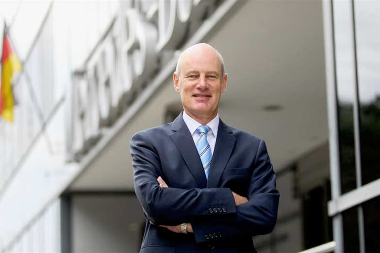 La relación con el gobierno divide a las automotrices