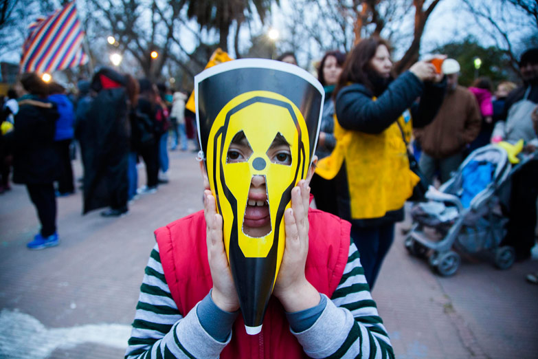 Multitudinaria marcha en Viedma contra una central nuclear