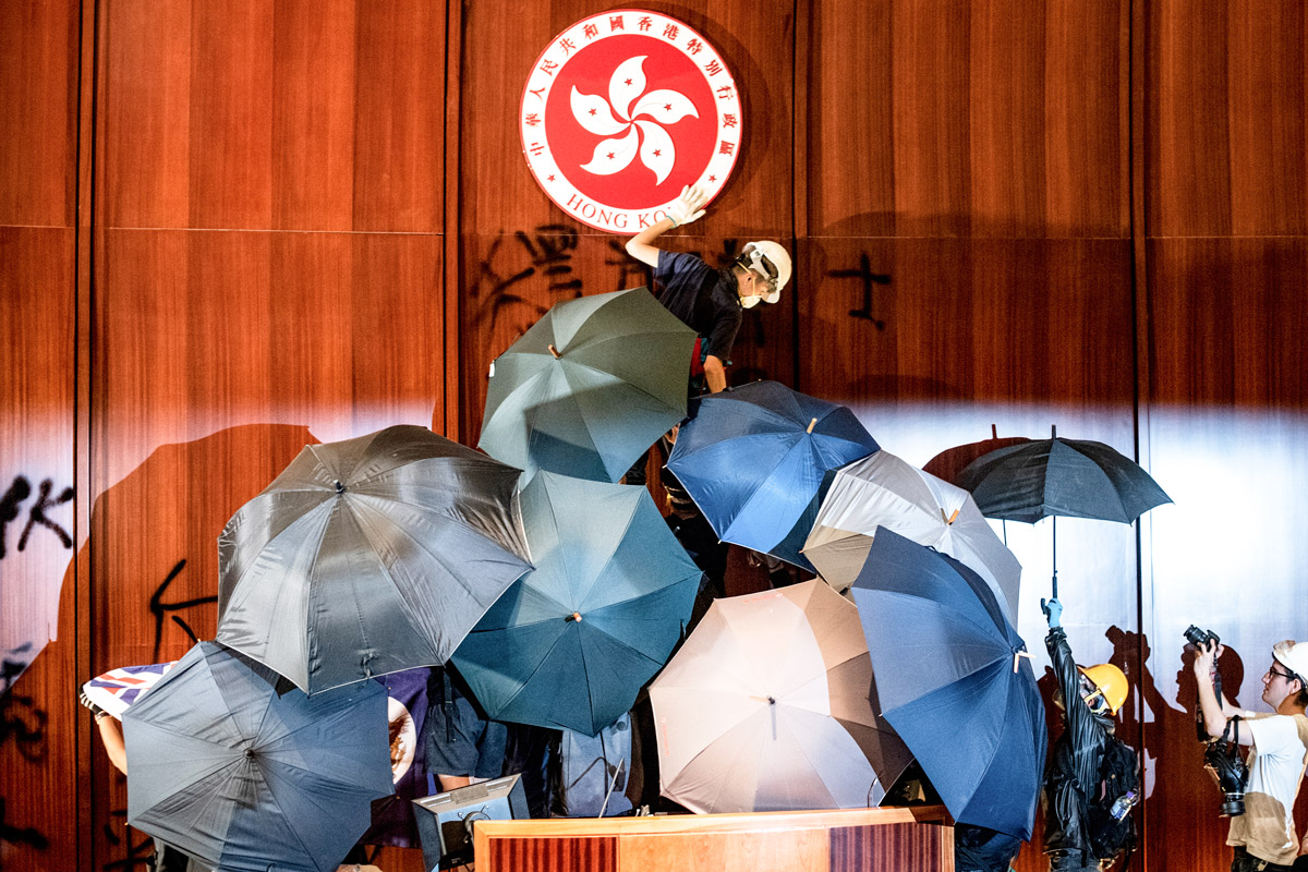 Hong Kong se debate entre el pasado y el futuro