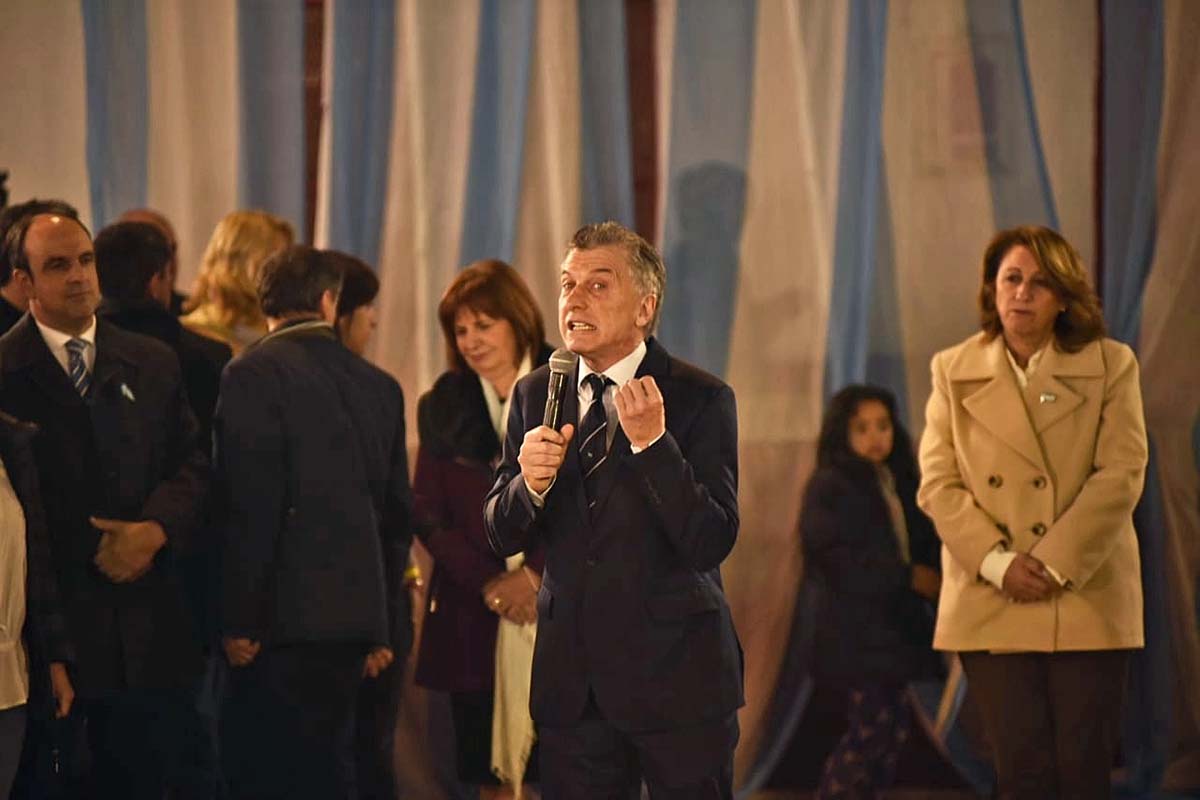 En el acto del Día de la Bandera, Macri cargó contra los Moyano: “Son la patota del transporte”