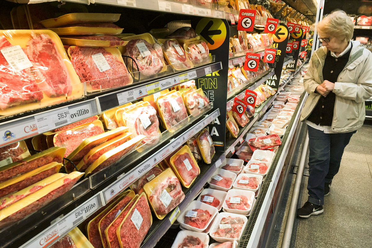 Carne, leche y pan: los alimentos básicos que los argentinos dejaron de consumir