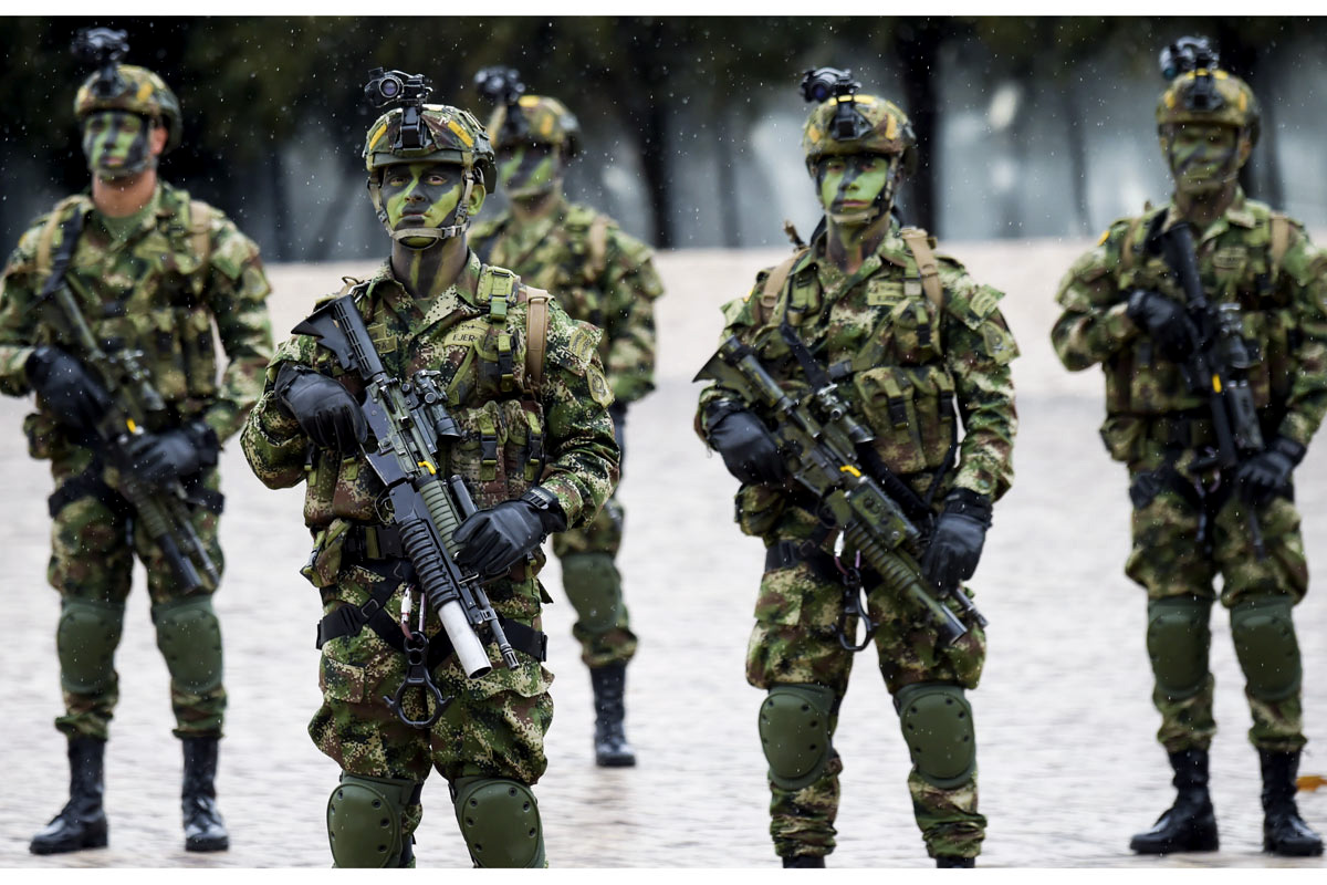 En lugar de pacificar, Colombia gasta cada vez más en armas
