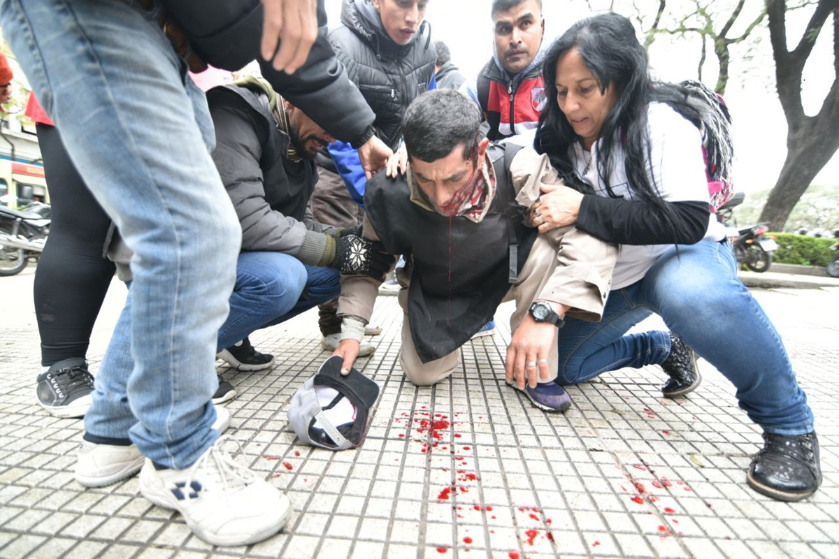 Violenta represión a manifestantes en la 9 de Julio: hay heridos y detenidos