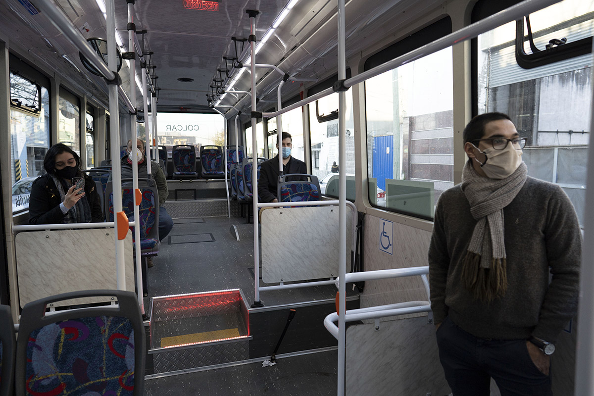 El gobierno quiere que el transporte público circule con ventanas abiertas