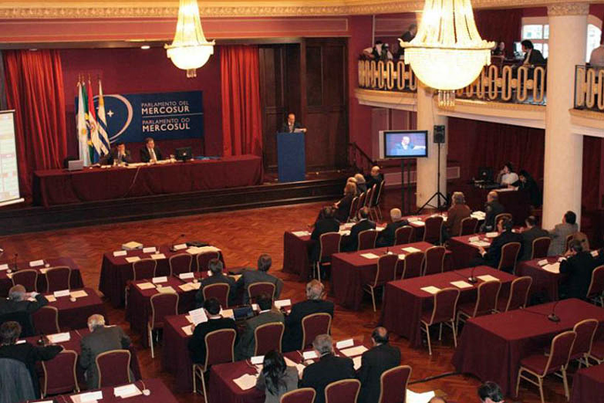 Con aval judicial, el gobierno logró excluir la votación para parlamentarios del Mercosur