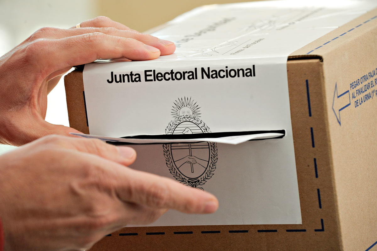 Más de 400 mil argentinos podrán votar desde el exterior, con boleta única
