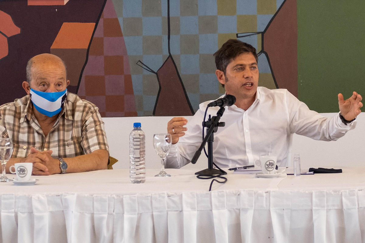 Kicillof dijo que «la campaña antivacuna fracasó» y que «es mentira que el problema sean los jóvenes»