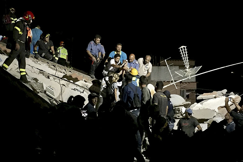 Dos muertos y 40 heridos por un terremoto en Italia